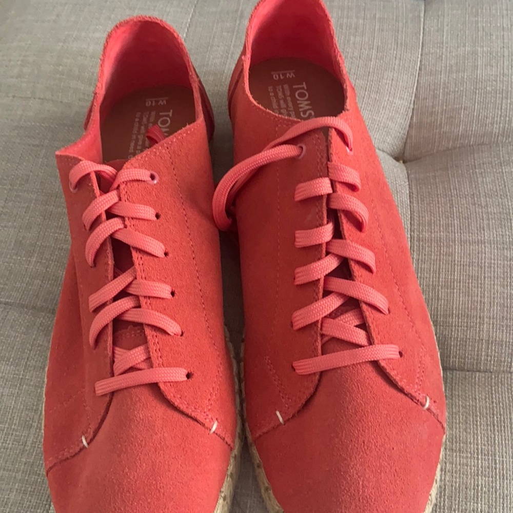 New without tags suede shoes by Tom’s